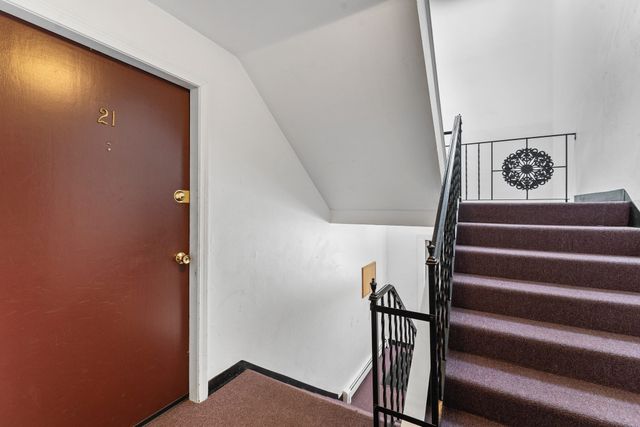 82 Boylston Ln 21, Lowell, MA 01852