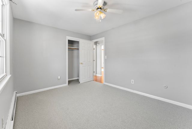 82 Boylston Ln 21, Lowell, MA 01852