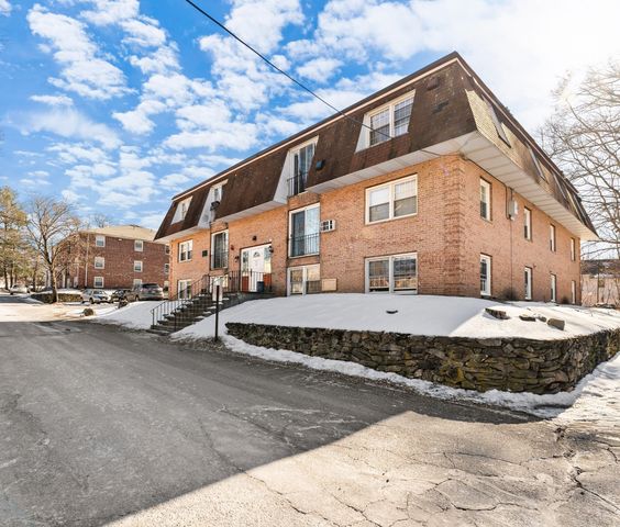 82 Boylston Ln 21, Lowell, MA 01852