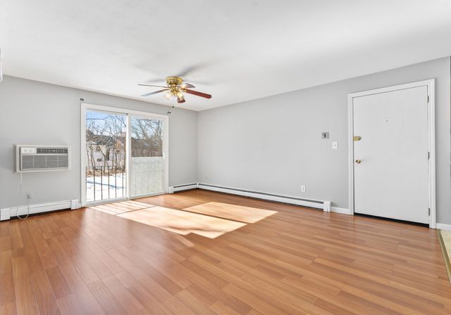82 Boylston Ln 21, Lowell, MA 01852