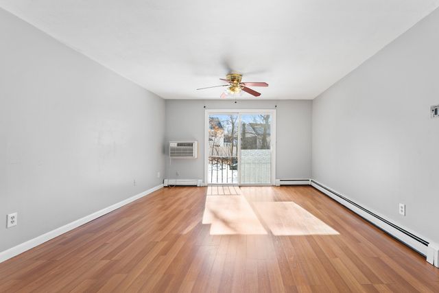 82 Boylston Ln 21, Lowell, MA 01852