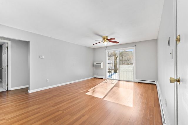 82 Boylston Ln 21, Lowell, MA 01852