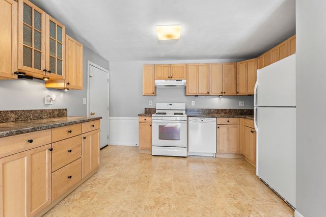 82 Boylston Ln 21, Lowell, MA 01852