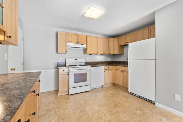 82 Boylston Ln 21, Lowell, MA 01852