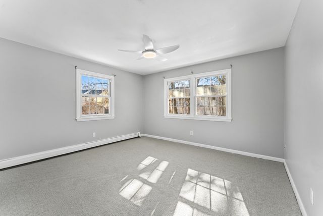 82 Boylston Ln 21, Lowell, MA 01852