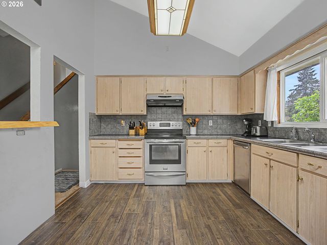 18015 DAVIS St, Sandy, OR 97055