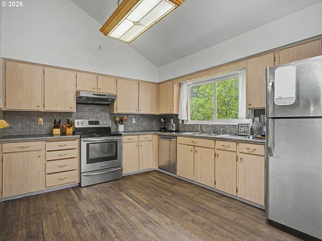18015 DAVIS St, Sandy, OR 97055