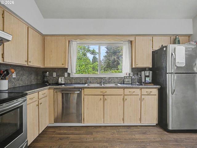 18015 DAVIS St, Sandy, OR 97055