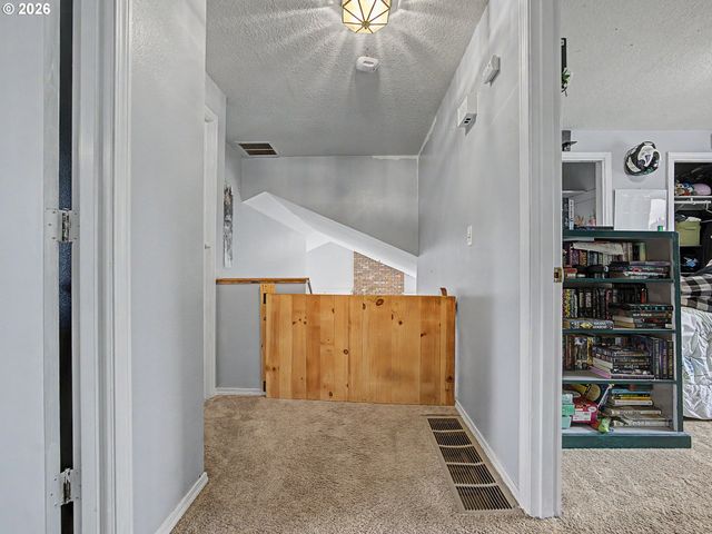 18015 DAVIS St, Sandy, OR 97055