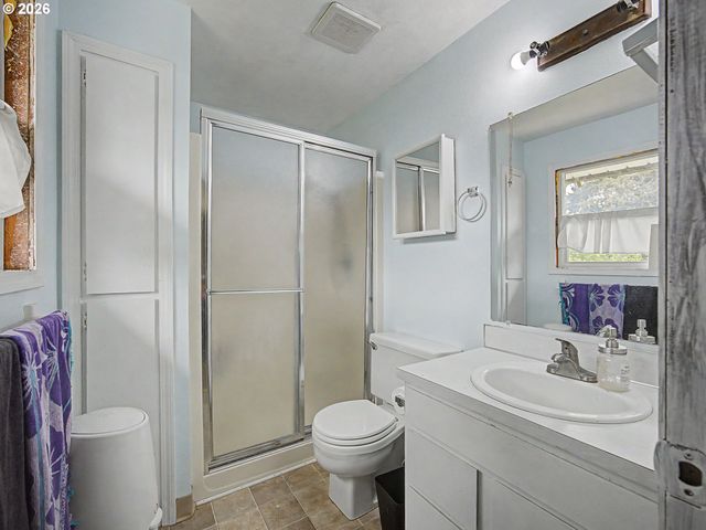 18015 DAVIS St, Sandy, OR 97055