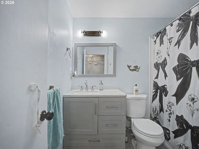 18015 DAVIS St, Sandy, OR 97055