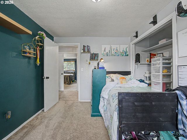 18015 DAVIS St, Sandy, OR 97055