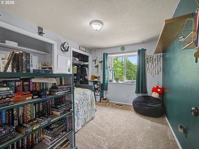 18015 DAVIS St, Sandy, OR 97055