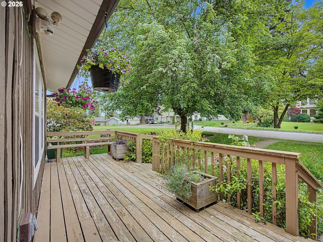 18015 DAVIS St, Sandy, OR 97055