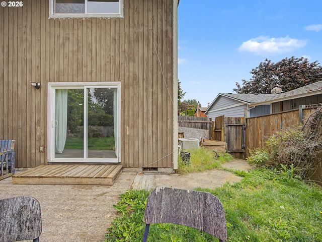 18015 DAVIS St, Sandy, OR 97055