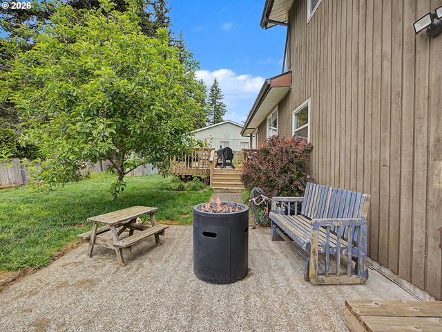 18015 DAVIS St, Sandy, OR 97055
