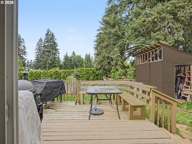 18015 DAVIS St, Sandy, OR 97055