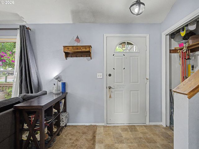 18015 DAVIS St, Sandy, OR 97055