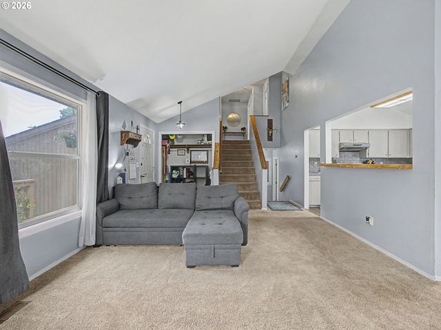18015 DAVIS St, Sandy, OR 97055