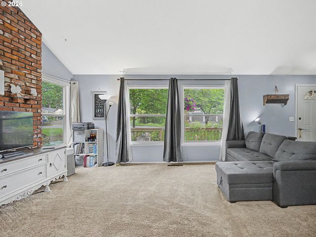 18015 DAVIS St, Sandy, OR 97055