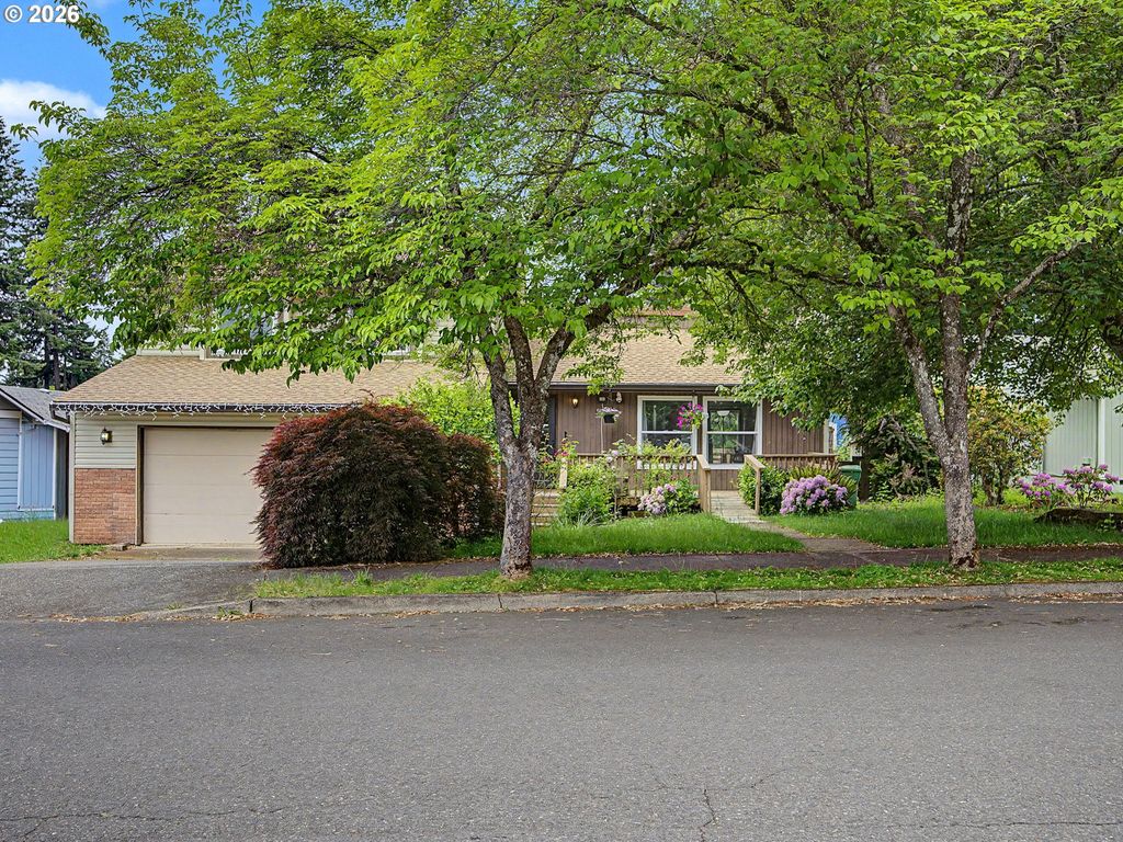 18015 DAVIS St, Sandy, OR 97055