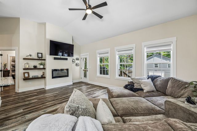 1845 Dinsmore Rd, Clarksville, TN 37040