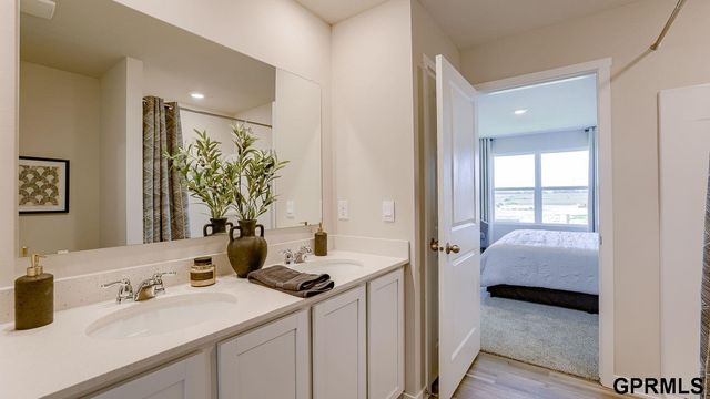10614 Bearcreek Drive, Papillion, NE 68046