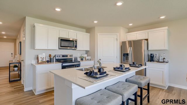 10614 Bearcreek Drive, Papillion, NE 68046