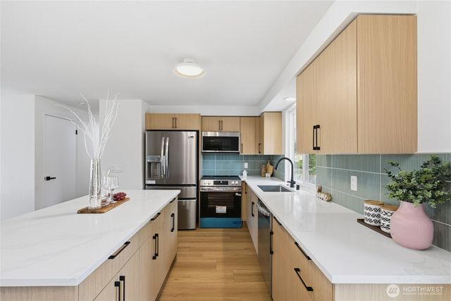 1204 E Laurel Street, Kent, WA 98030