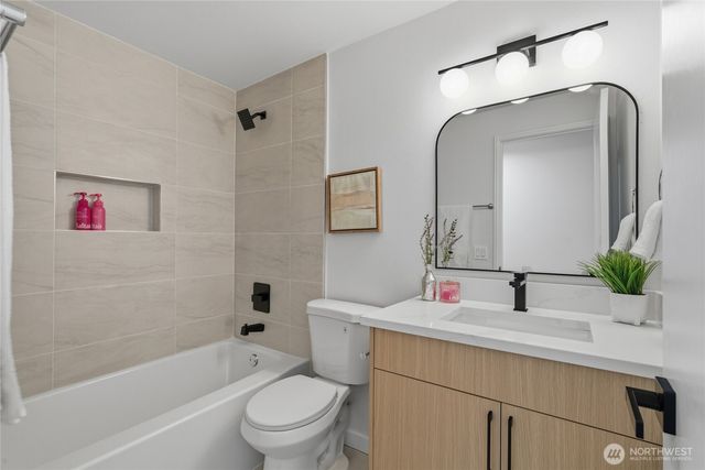 1204 E Laurel Street, Kent, WA 98030