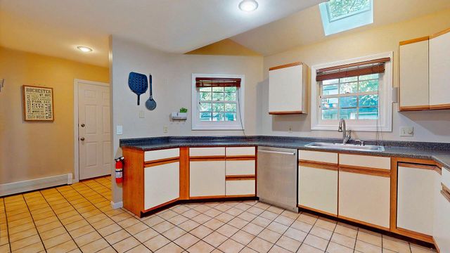 144 Hayes Avenue, South Burlington, VT 05403