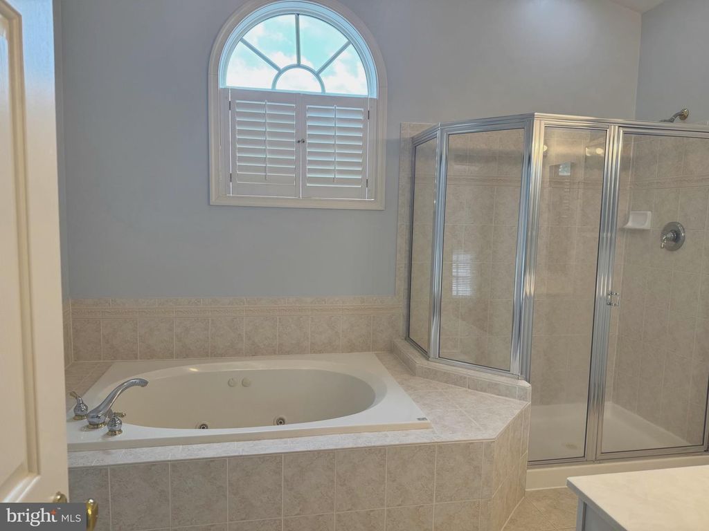 Image 22 of property listing at 506 LEANING OAK ST, Gaithersburg, MD 20878