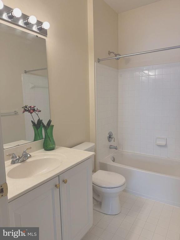 Image 27 of property listing at 506 LEANING OAK ST, Gaithersburg, MD 20878