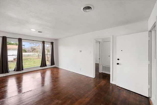 7420 Retta Mansfield Road, Mansfield, TX 76063