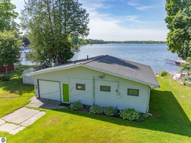 5445 W Beal City Road, Weidman, MI 48893