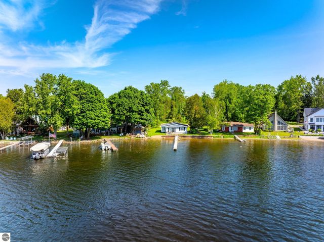 5445 W Beal City Road, Weidman, MI 48893