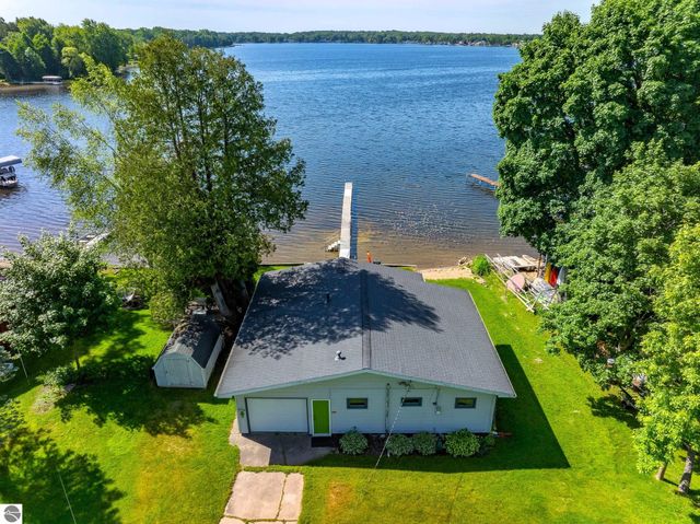 5445 W Beal City Road, Weidman, MI 48893