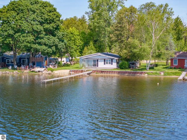 5445 W Beal City Road, Weidman, MI 48893