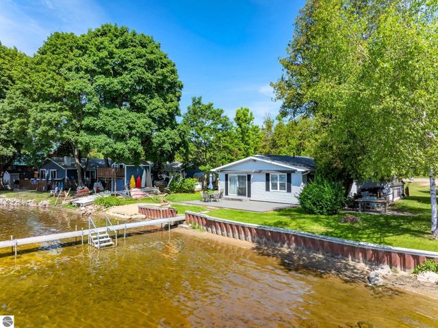 5445 W Beal City Road, Weidman, MI 48893