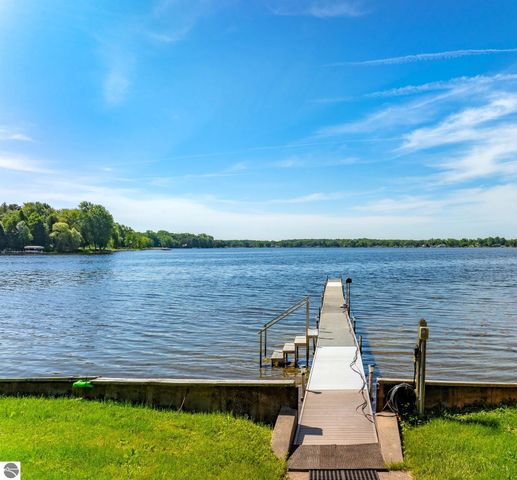 5445 W Beal City Road, Weidman, MI 48893