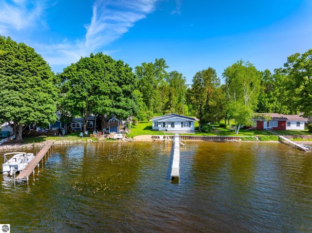 5445 W Beal City Road, Weidman, MI 48893