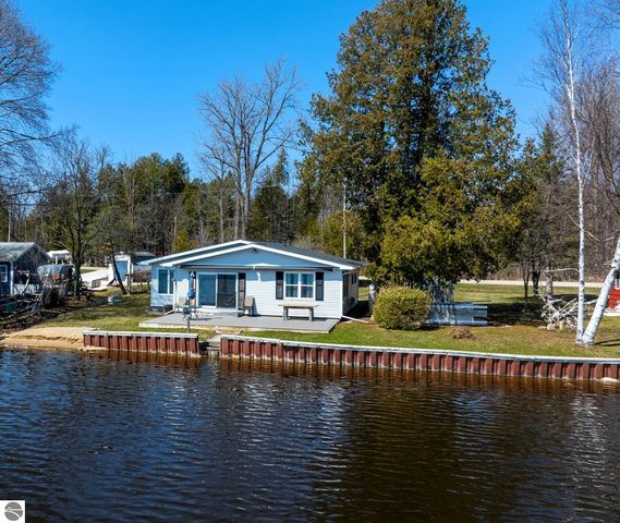 5445 W Beal City Road, Weidman, MI 48893