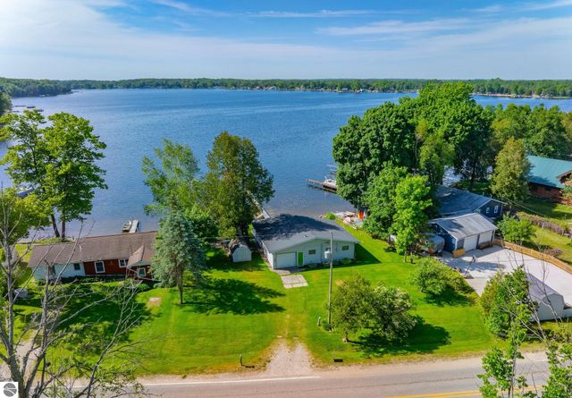 5445 W Beal City Road, Weidman, MI 48893