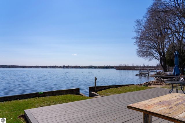 5445 W Beal City Road, Weidman, MI 48893