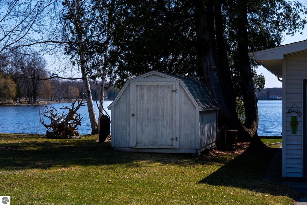 Image 11 of property listing at 5445 W Beal City Road, Weidman, MI 48893