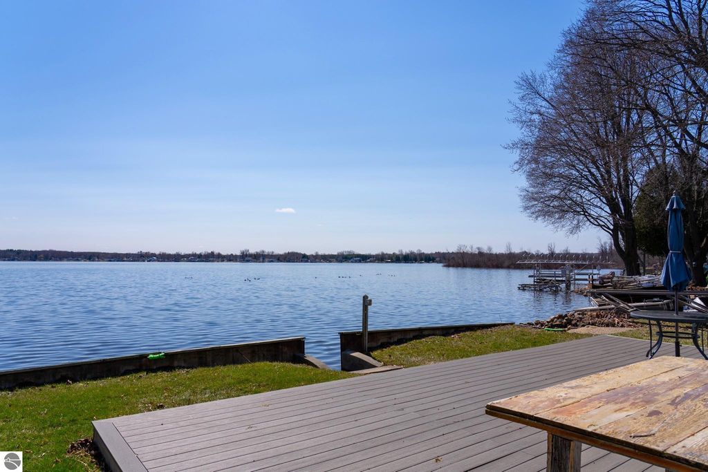 Image 4 of property listing at 5445 W Beal City Road, Weidman, MI 48893