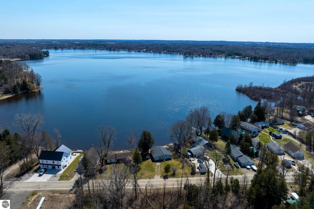 Image 5 of property listing at 5445 W Beal City Road, Weidman, MI 48893