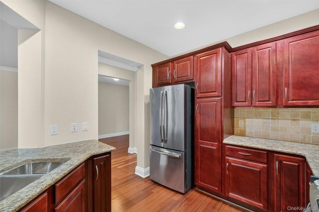 319 Trump Park, Shrub Oak, NY 10588