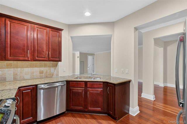 319 Trump Park, Shrub Oak, NY 10588