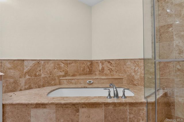 319 Trump Park, Shrub Oak, NY 10588